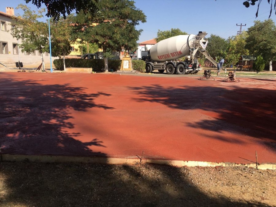 Tomarza Belediyesinden Okullara Spor Sahası