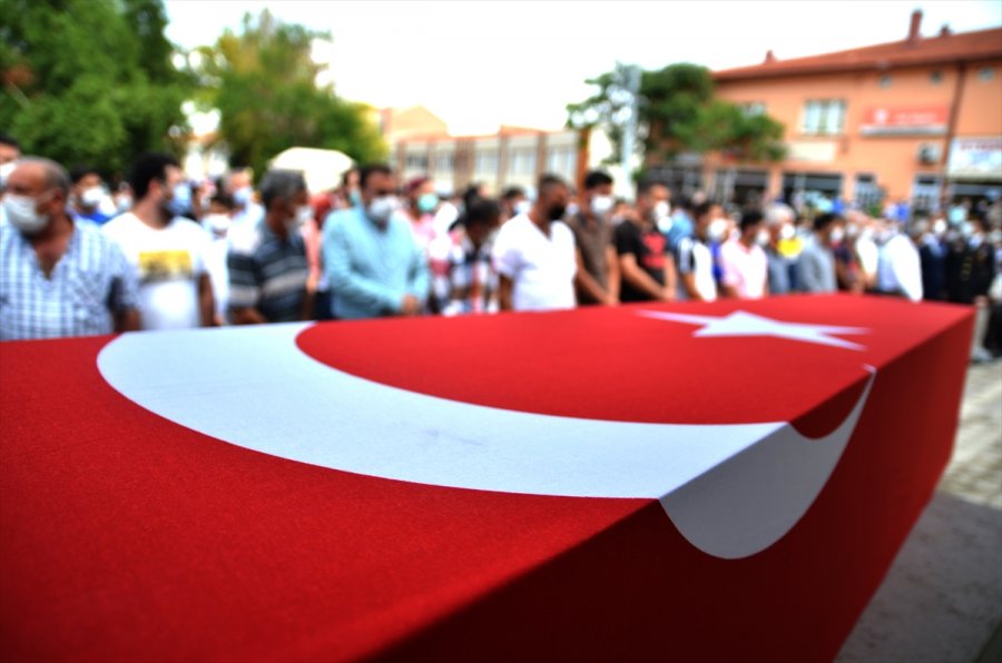 Trafik Kazasında Hayatını Kaybeden Asteğmen Mahmut Dağlı, Konya'da Toprağa Verildi