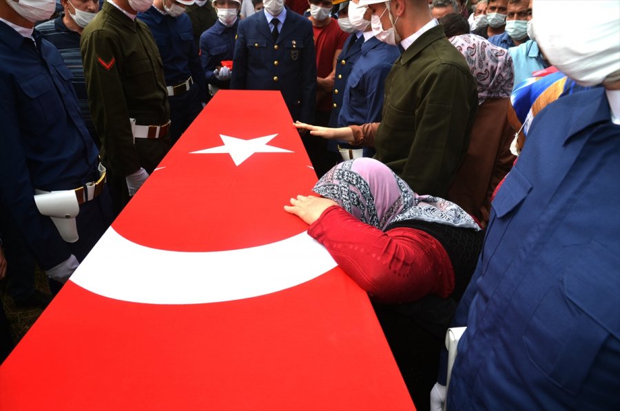 Trafik Kazasında Hayatını Kaybeden Asteğmen Mahmut Dağlı, Konya'da Toprağa Verildi