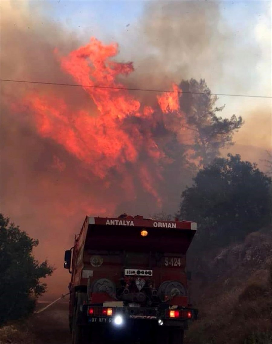 Güncelleme - Antalya'da Çıkan Orman Yangınına Müdahale Ediliyor