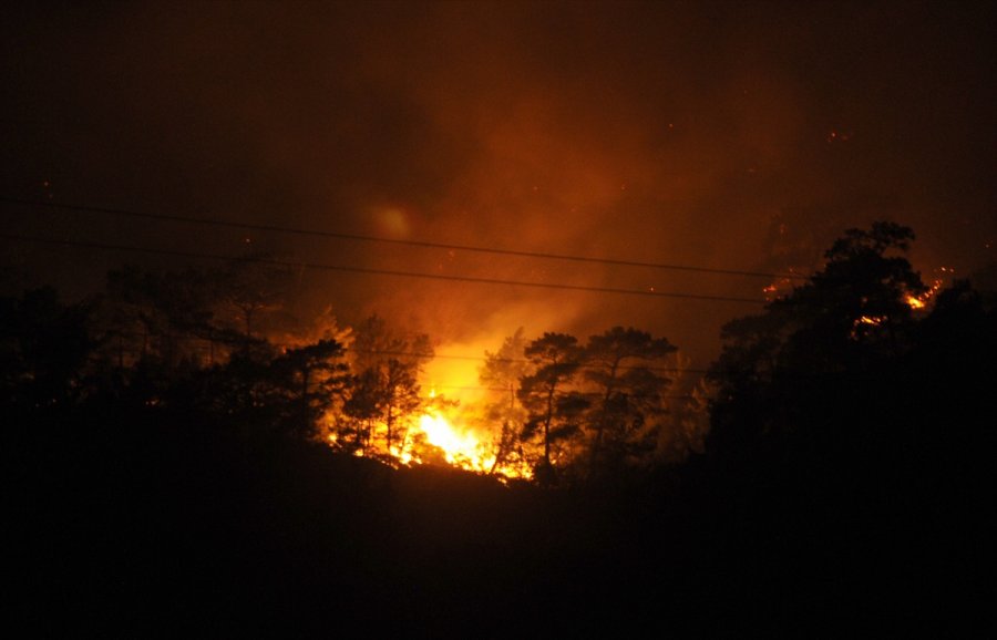 Güncelleme - Antalya'da Çıkan Orman Yangınına Müdahale Ediliyor