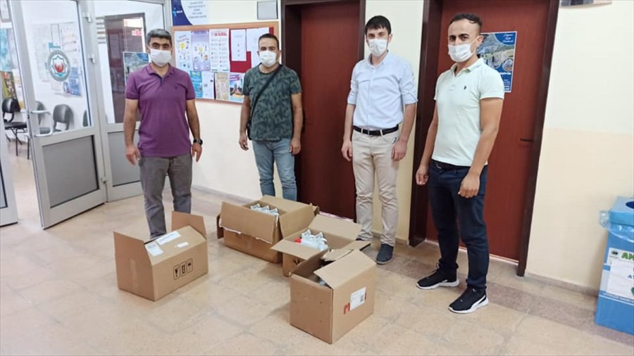 Derebucak'ta Okullara Dezenfektan, Çocuk Maskesi Ve Hijyen Malzemeleri Dağıtıldı