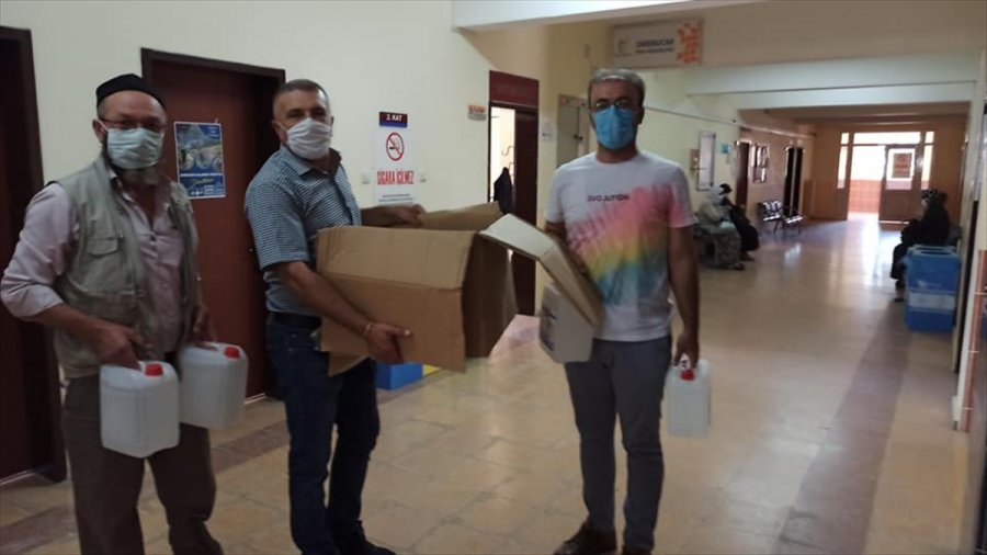 Derebucak'ta Okullara Dezenfektan, Çocuk Maskesi Ve Hijyen Malzemeleri Dağıtıldı