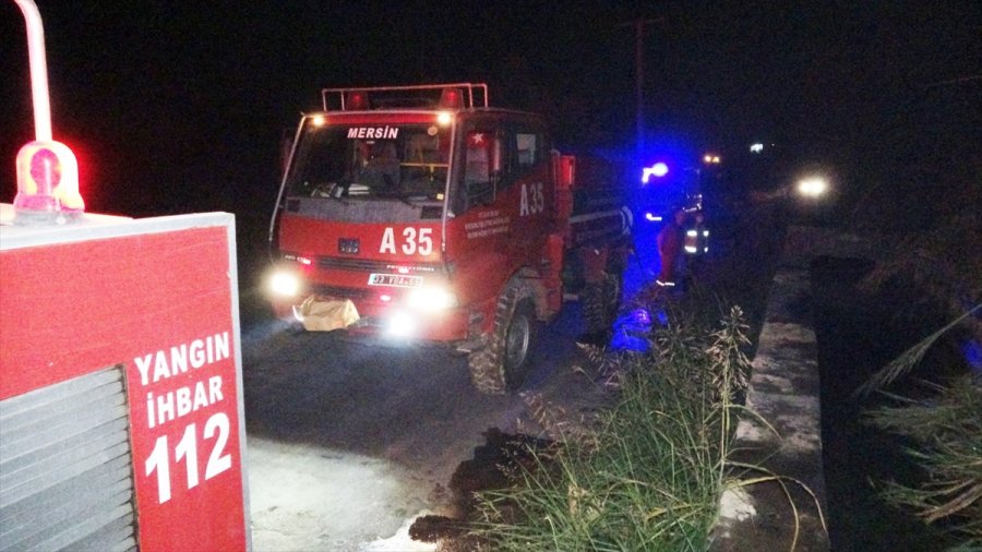 Erdemli'de Çalılık Alanda Yangın