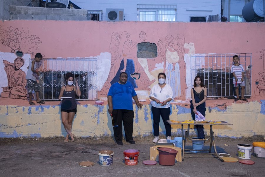 Mersin'de Roman Vatandaşların Yaşadığı Sokaklarda Evlerin Duvarları Renklendiriliyor
