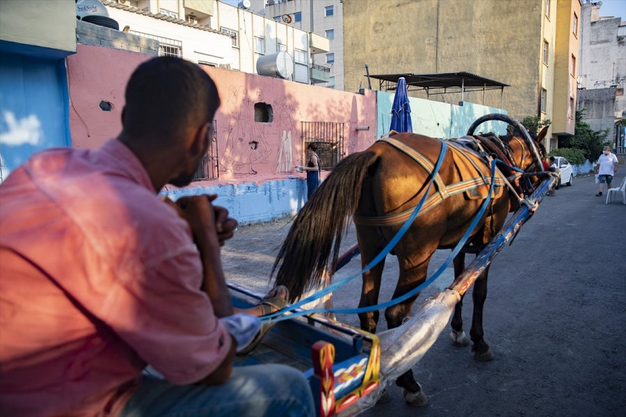Mersin'de Roman Vatandaşların Yaşadığı Sokaklarda Evlerin Duvarları Renklendiriliyor