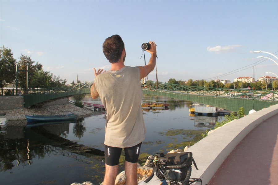 Bisikletiyle Dünya Turuna Çıkan İspanyol Youtuber Miguel Sorell, Beyşehir'de Mola Verdi