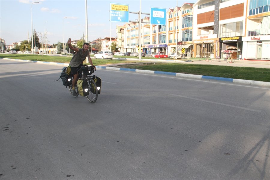 Bisikletiyle Dünya Turuna Çıkan İspanyol Youtuber Miguel Sorell, Beyşehir'de Mola Verdi