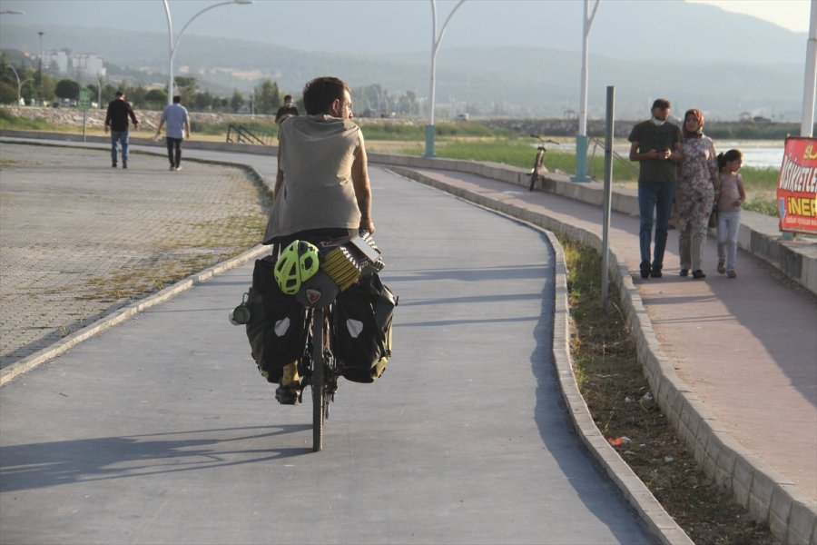 Bisikletiyle Dünya Turuna Çıkan İspanyol Youtuber Miguel Sorell, Beyşehir'de Mola Verdi
