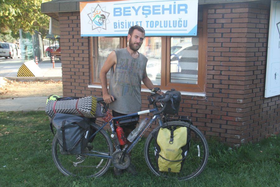 Bisikletiyle Dünya Turuna Çıkan İspanyol Youtuber Miguel Sorell, Beyşehir'de Mola Verdi