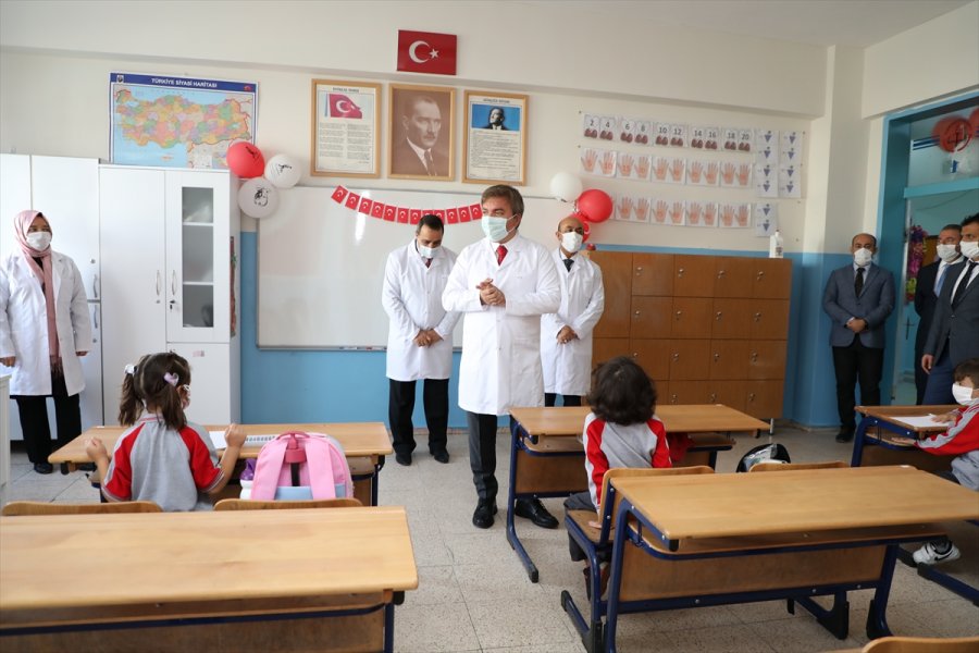 Aksaray Valisi Hamza Aydoğdu'dan Öğretmenlere Anlamlı Hediye