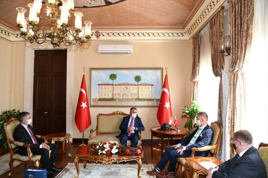 Antalya Kovid-19 Döneminde En Çok Tercih Edilen Turizm Şehirlerinden Oldu