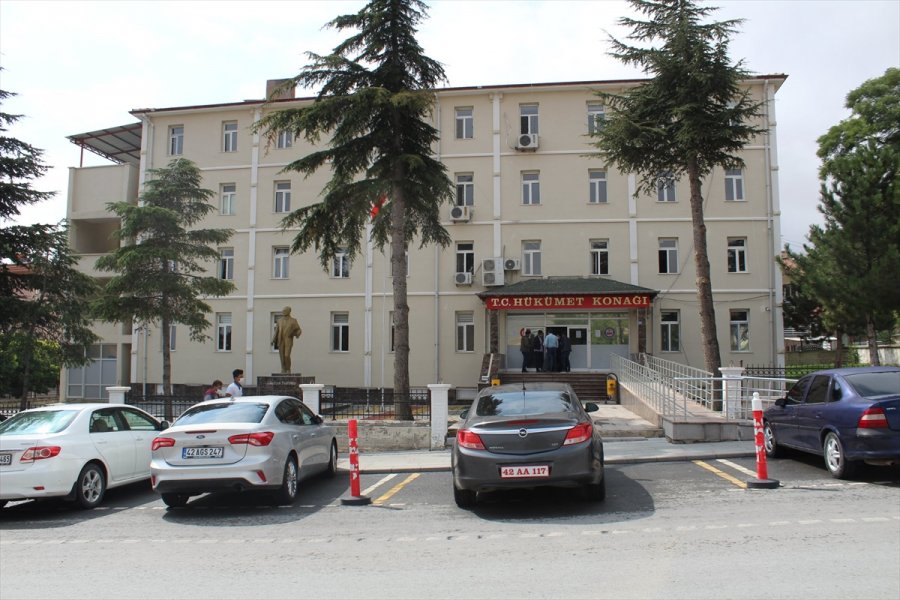 Yunak'a Yeni Atanan Kaymakam Kurt, Görevine Başladı