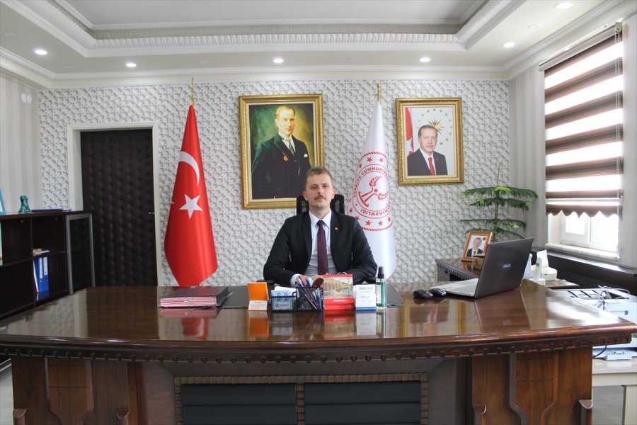 Yunak'a Yeni Atanan Kaymakam Kurt, Görevine Başladı