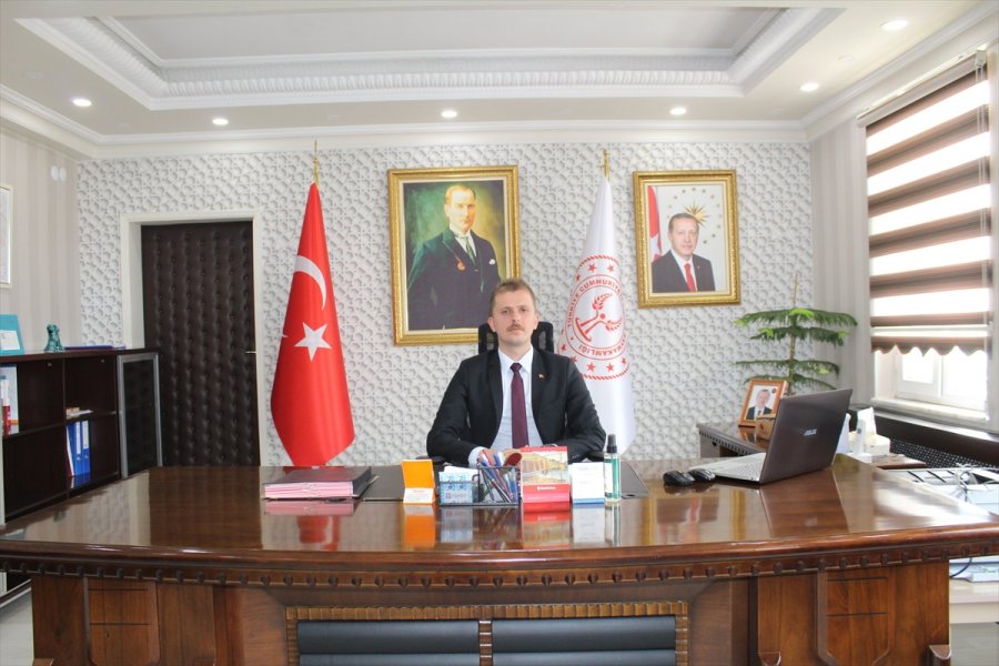 Yunak'a Yeni Atanan Kaymakam Kurt, Görevine Başladı