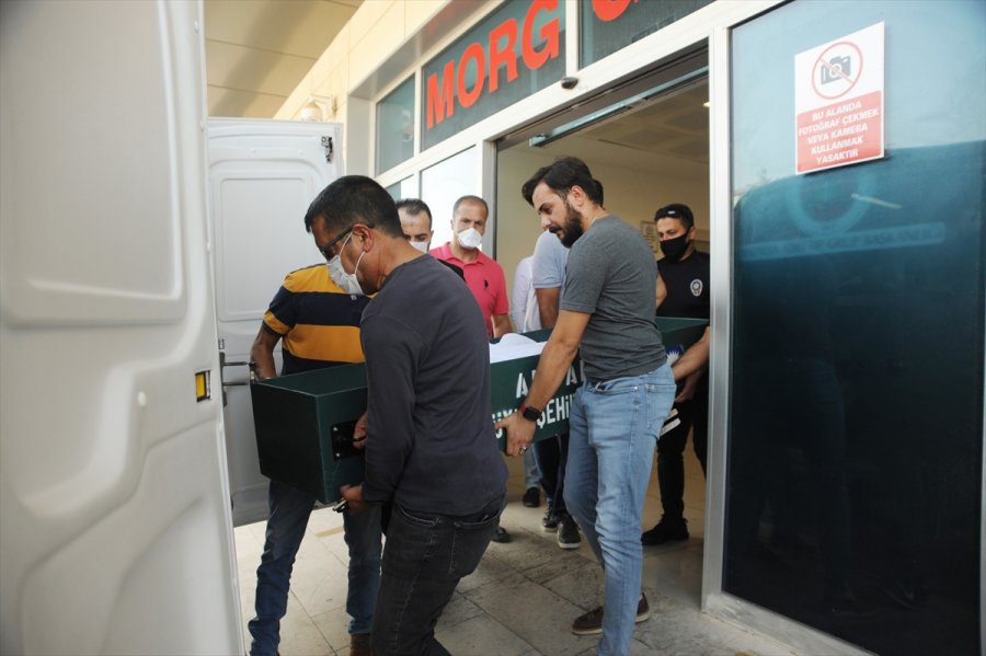 Güncelleme - Antalya'da Bariyerlere Çarpan Motosikletteki Polis Şehit Oldu