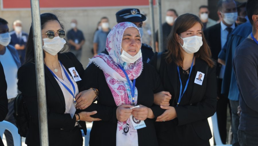 Güncelleme 2 - Antalya'da Bariyerlere Çarpan Motosikletteki Polis Şehit Oldu