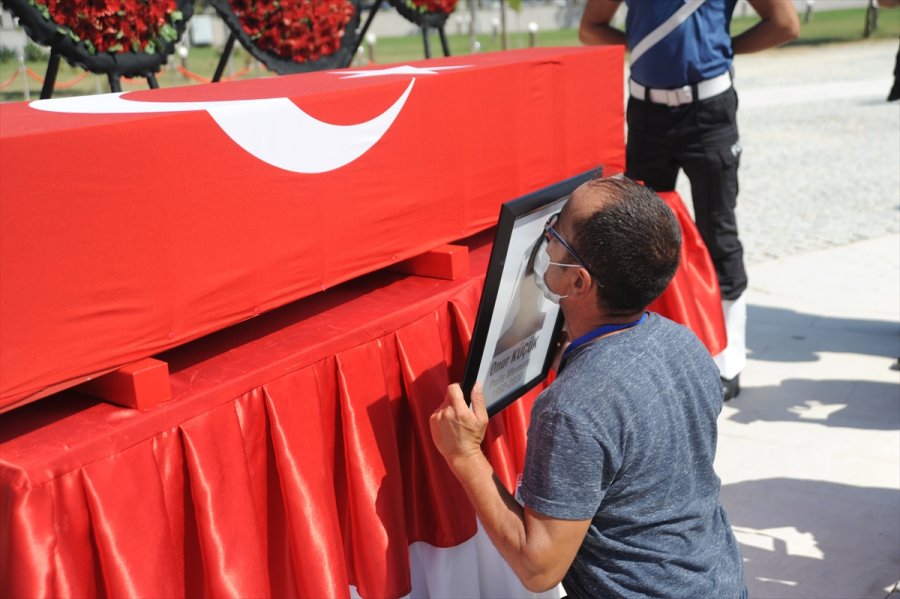 Güncelleme 2 - Antalya'da Bariyerlere Çarpan Motosikletteki Polis Şehit Oldu