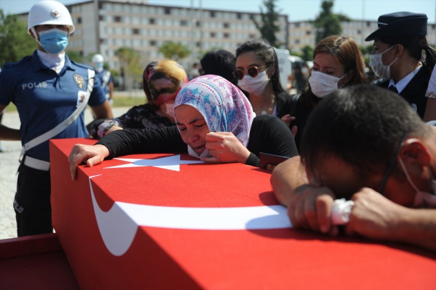 Güncelleme 2 - Antalya'da Bariyerlere Çarpan Motosikletteki Polis Şehit Oldu