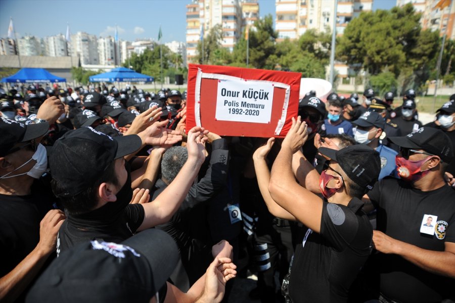 Güncelleme 2 - Antalya'da Bariyerlere Çarpan Motosikletteki Polis Şehit Oldu
