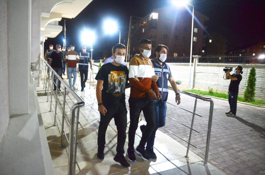 Konya'da Bir Haftada 18 İş Yerinden Hırsızlık Yaptığı İleri Sürülen 6 Zanlı Yakalandı