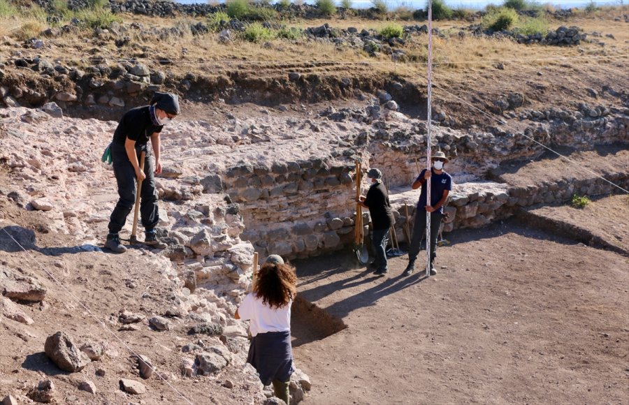 Osmanlı'nın İlk Hutbesinin Okunduğu Mescidin İzlerini Arıyorlar