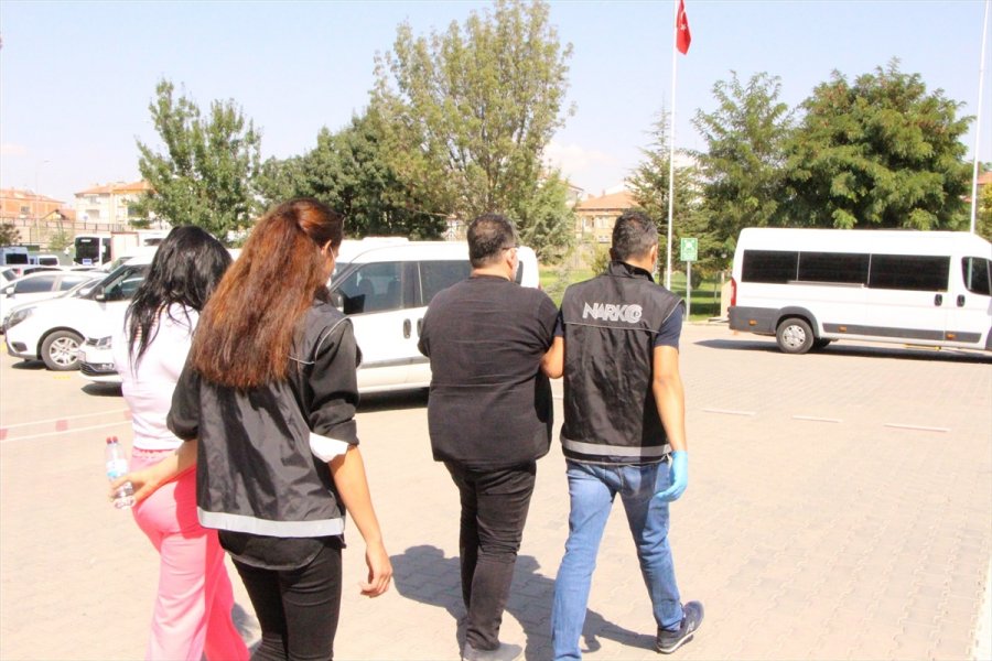 Aksaray'da Uyuşturucu Sattıkları İddiasıyla 5 Şüpheli Tutuklandı