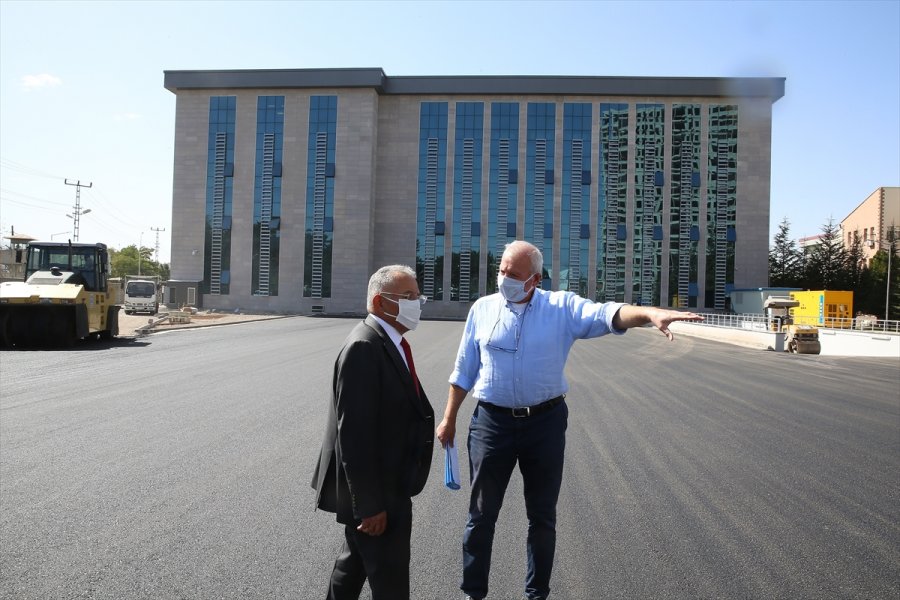 Başkan Büyükkılıç, Tapu Kadastro Bölge Müdürlüğü Çevresindeki Çalışmaları Denetledi