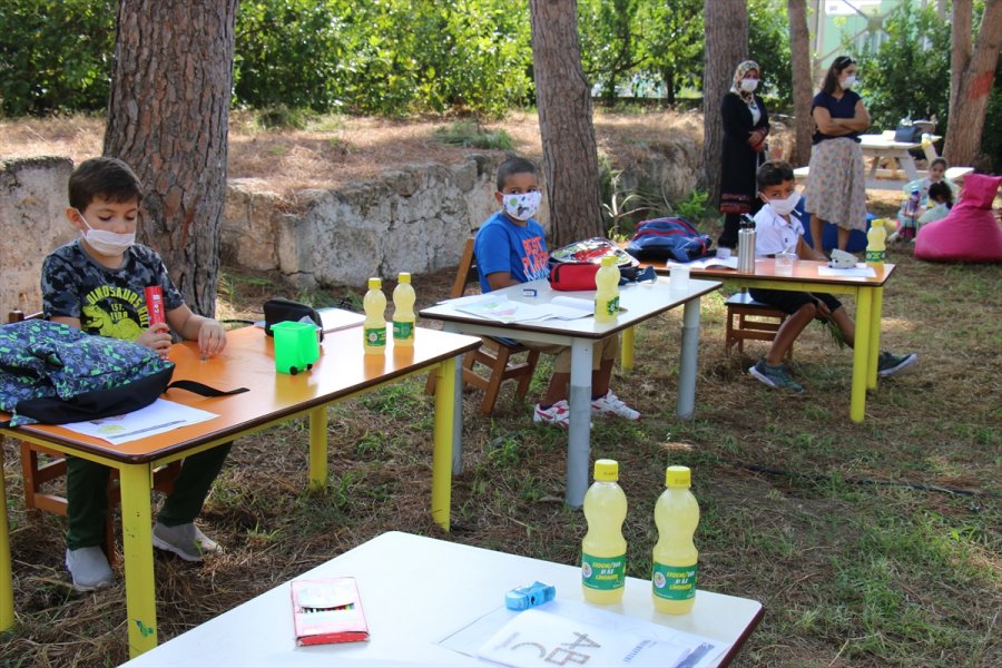 Erdemli Belediyesi, 81 İldeki 81 Okula Limonata Gönderdi