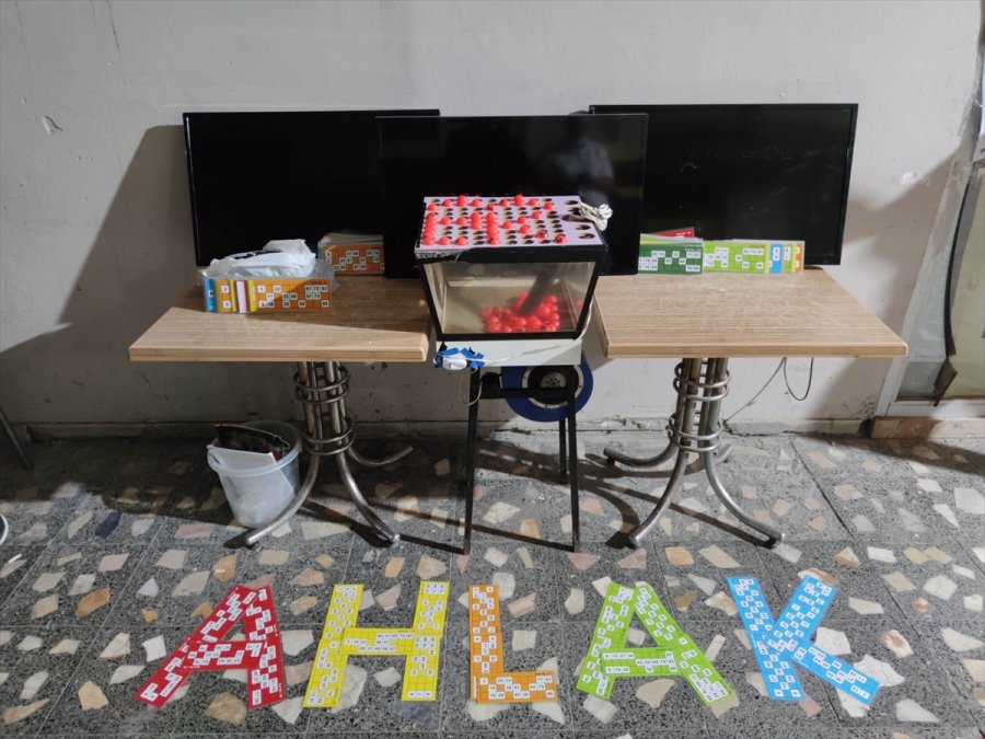 Eskişehir'de Dernek Binasında Kumar Oynayan 18 Kişiye Ceza