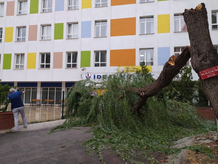 Konya'da Fırtına Hayatı Olumsuz Etkiledi