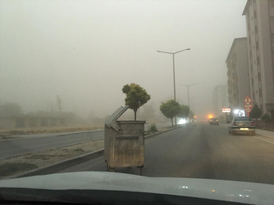 Konya'da Oluşan Toz Bulutu Hayatı Olumsuz Etkiledi