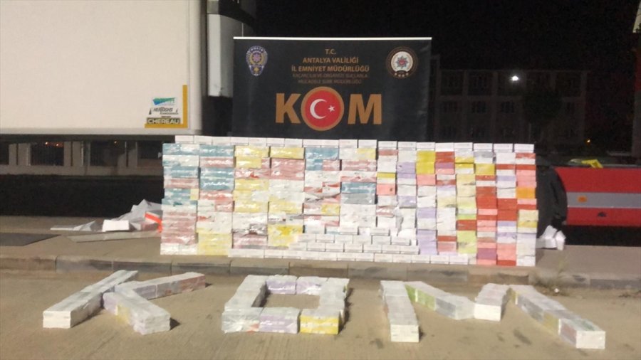Antalya'da 26 Bin 880 Paket Kaçak Elektronik Sigara Kartuşu Ele Geçirildi