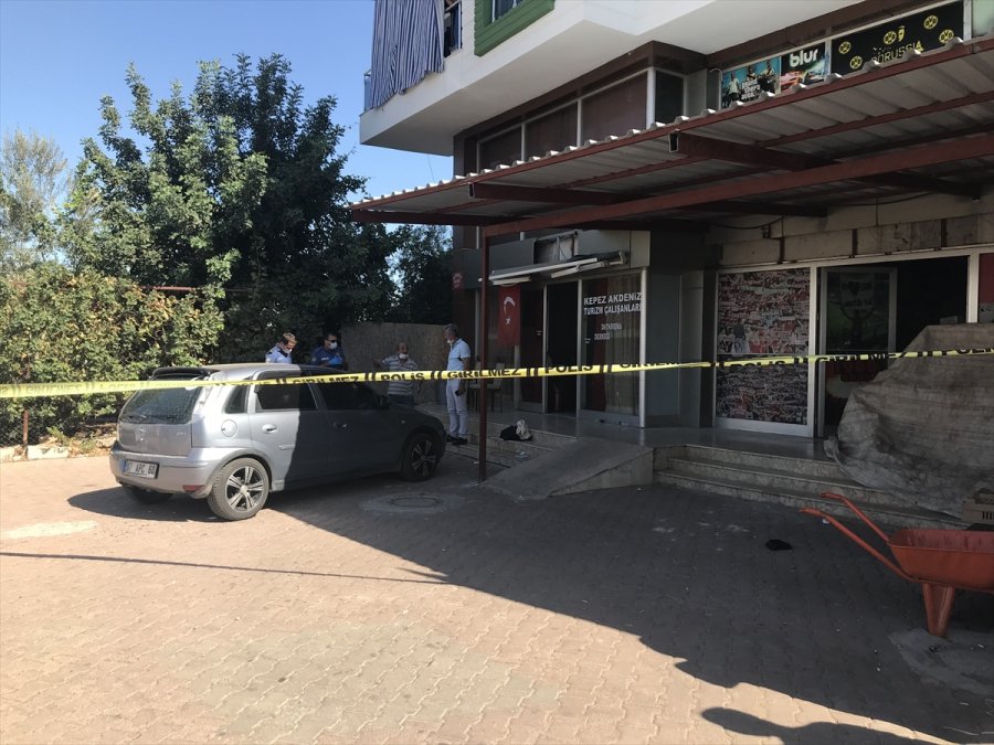 Antalya'da Silahlı Saldırıda 2 Kişi Yaralandı
