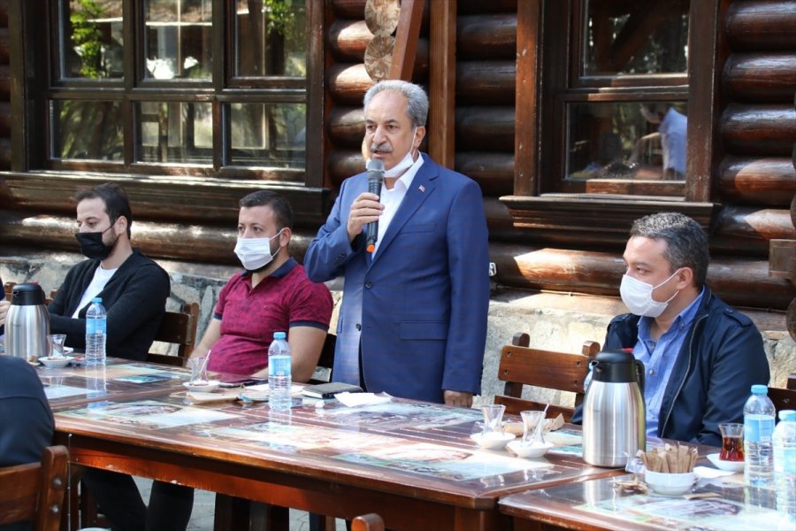 Başkan Akkaya Mühendis, Mimar Ve Müteahhitlerle Buluştu