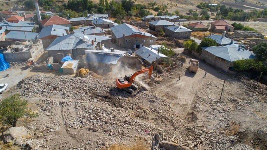 Beyşehir'de Metruk Yapılar Yıkılıyor