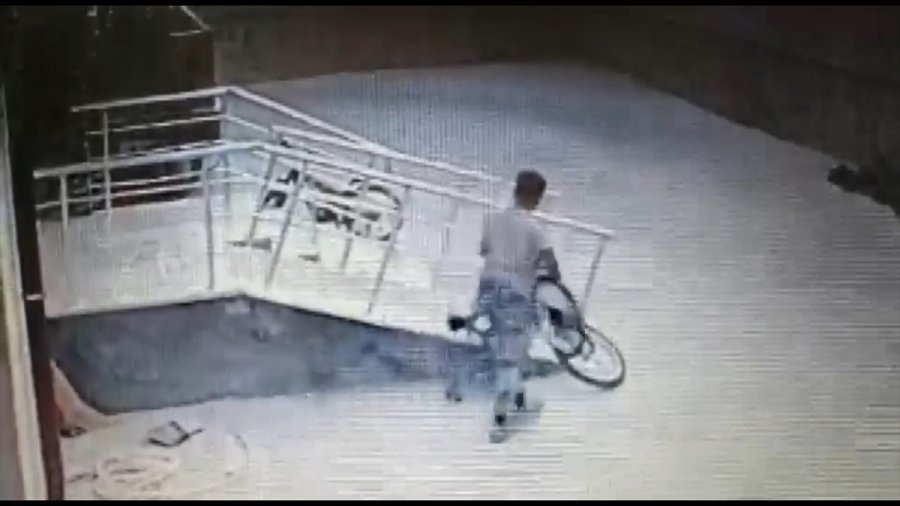Bisikletinin Arka Tekeri Çalınan Kadirhan Yılmaz, Tekerin Bulunmasıyla Yeniden Pedal Çevirebilecek