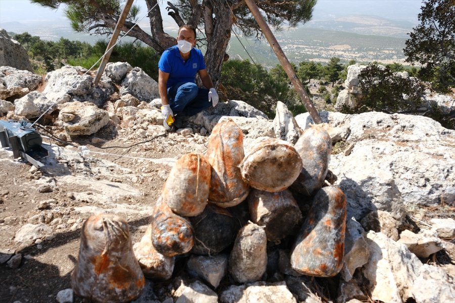Mersin'de Olgunlaşan Obruk Peynirleri Mağaralardan Çıkarılmaya Başlandı