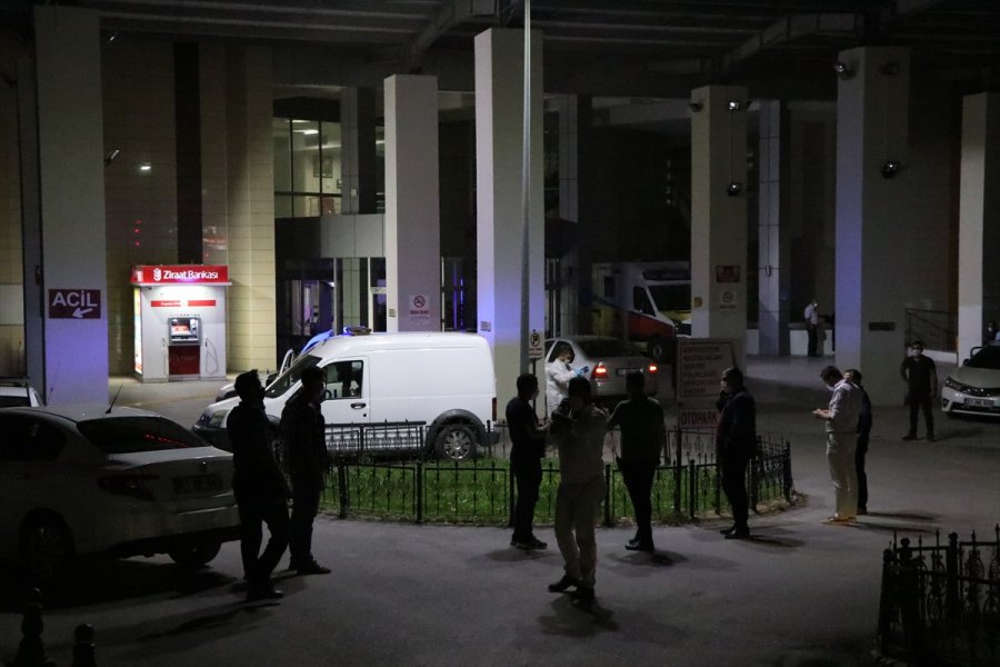 Niğde'de Hamile Eşini Darbeden Komşusu İle Kocasını Tabancayla Yaralayan Saldırgan Kaçtı