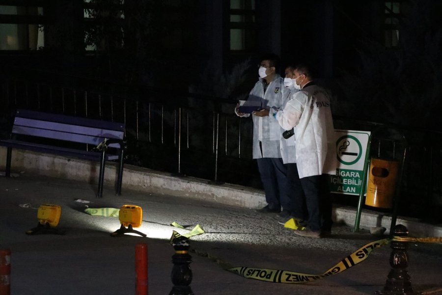 Niğde'de Hamile Eşini Darbeden Komşusu İle Kocasını Tabancayla Yaralayan Saldırgan Kaçtı