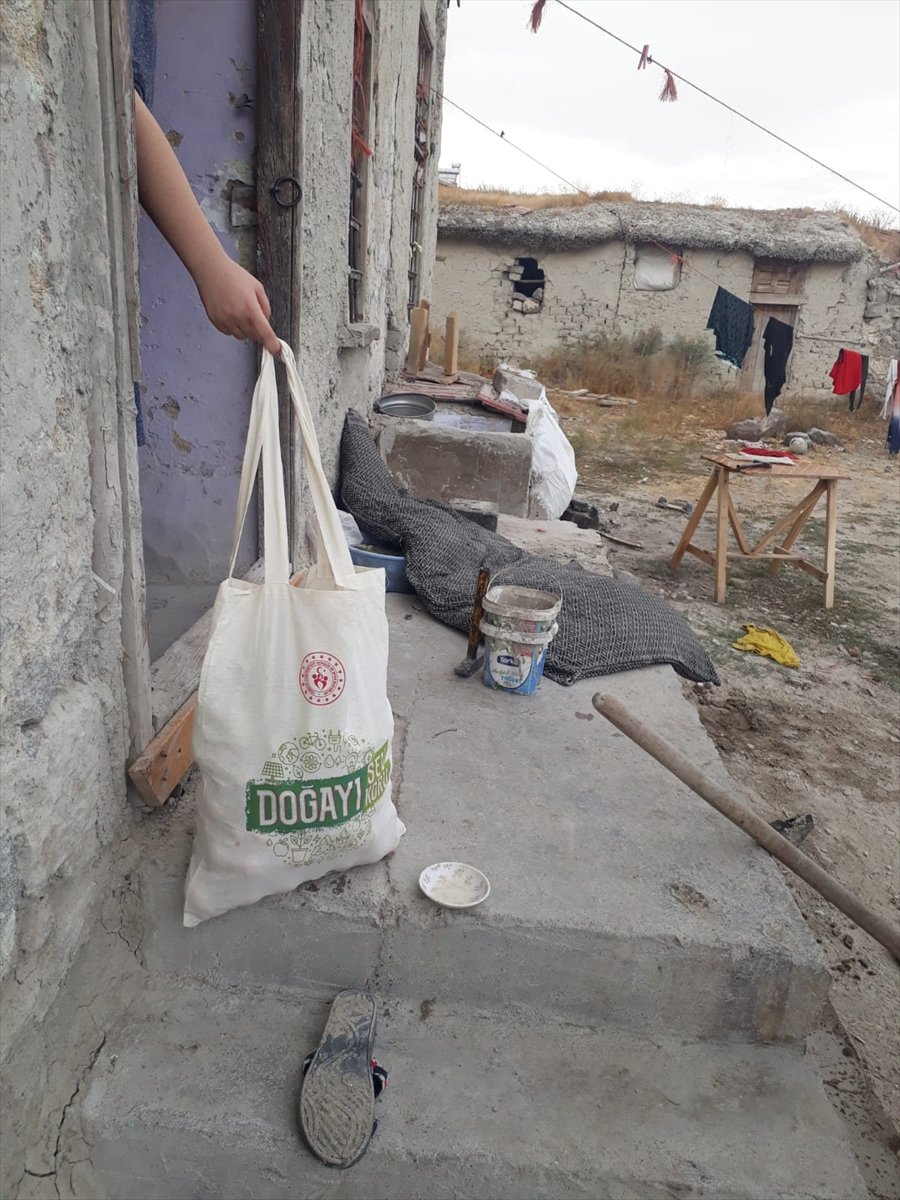 Yetiştirdikleri Sebzeleri İhtiyaç Sahiplerine Ulaştırıyorlar