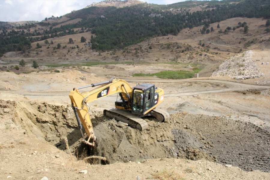 Erdemli'deki Karacaoğlan Göleti'nde Çalışmalar Yeniden Başladı