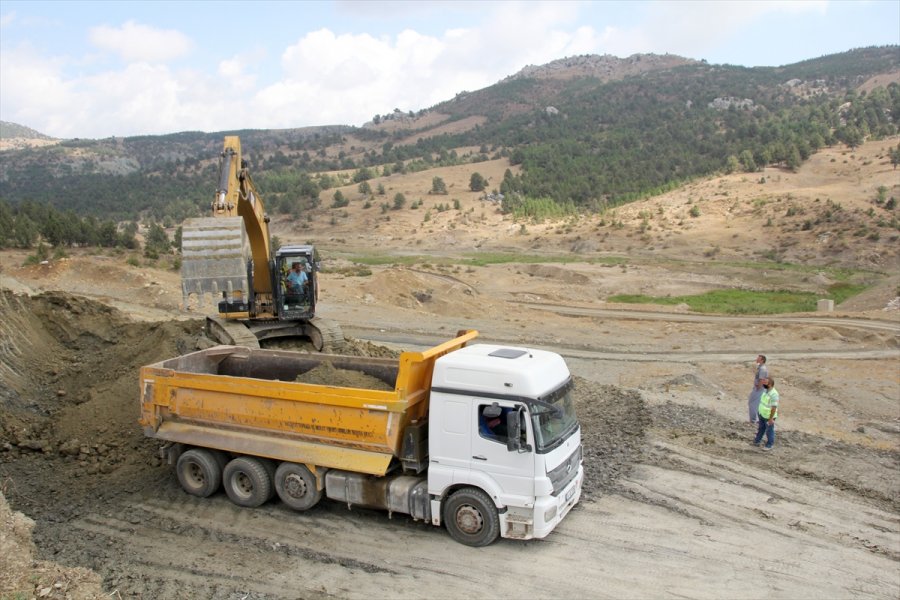 Erdemli'deki Karacaoğlan Göleti'nde Çalışmalar Yeniden Başladı