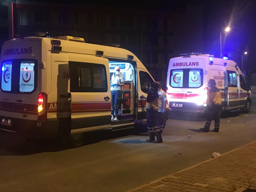 Kayseri'deki Bıçaklı Kavgada 2 Kişi Yaralandı