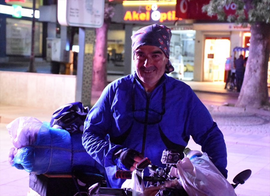 Yetimlere Farkındalık İçin Bisikletle Malatya'dan Yola Çıkan İhh Gönüllüsü Aksaray'a Geldi
