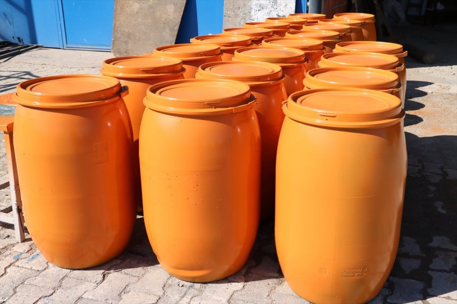 Beyşehir Belediyesi Kamelya, Bank Ve Otobüs Durağı Üretiyor