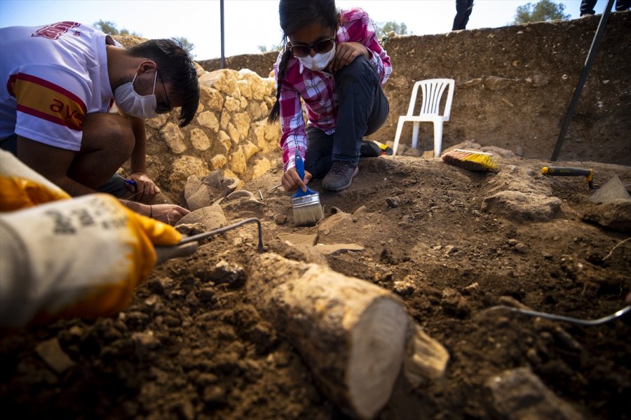 Patara'da 2 Bin 400 Yıllık 