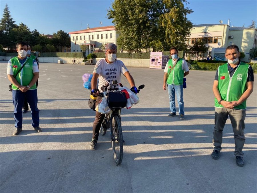 Yetimlere Dikkati Çekmek İçin Bisiklet Turuna Çıkan İhh Gönüllüsü Niğde'ye Geldi