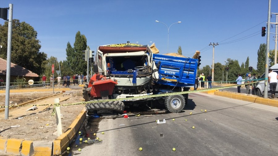 Konya'da Traktör İle Kamyon Çarpıştı: 1 Ölü
