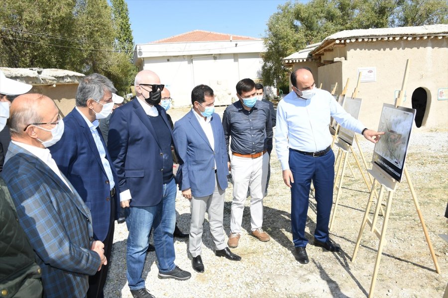 Kültür Bakan Yardımcısı Alpaslan, Konya'nın Tarihi Alanlarını İnceledi